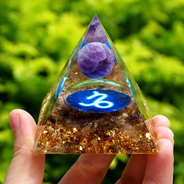 Pyramide du Zodiac en Orgonite symbole du Capricorne - Décorations