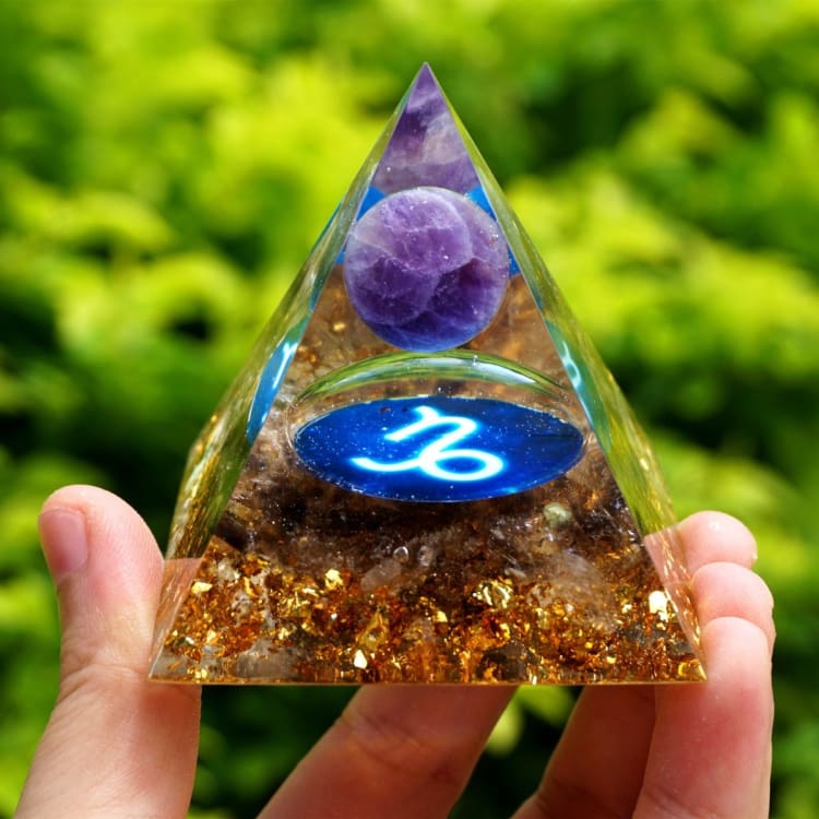 Pyramide du Zodiac en Orgonite symbole du Capricorne - Décorations