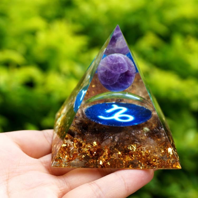 Pyramide du Zodiac en Orgonite symbole du Capricorne - Décorations