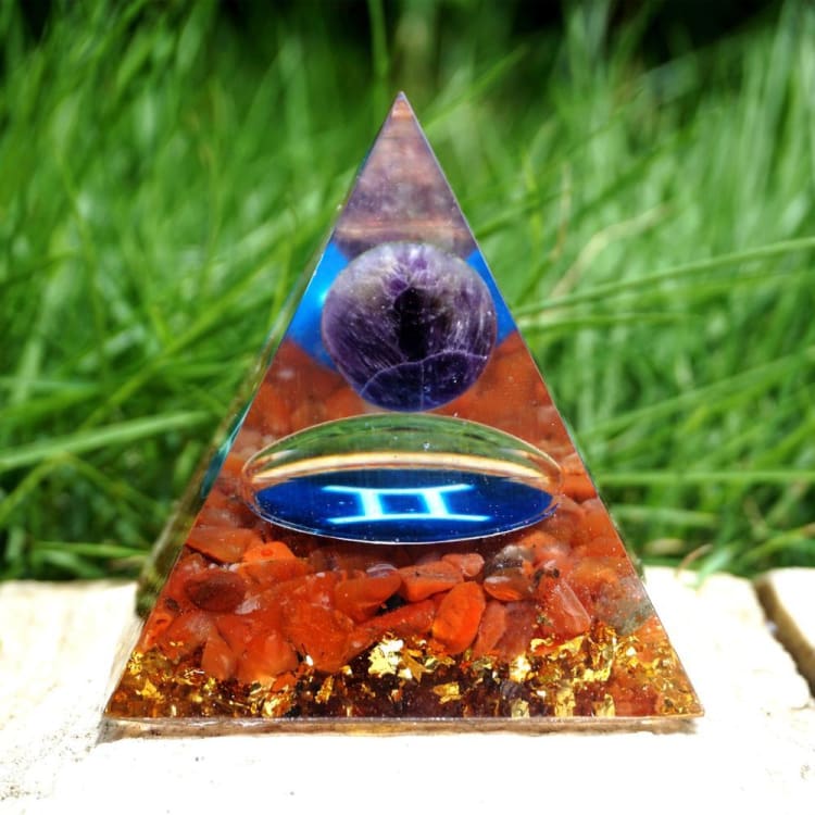 Pyramide du Zodiac en Orgonite de 10 cm symbole du Gémeaux - Décorations
