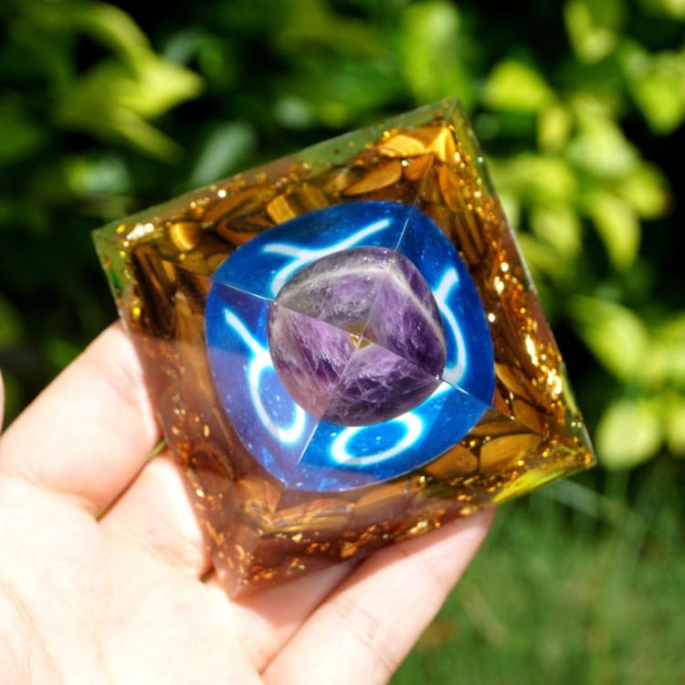 Pyramide du Zodiac en Orgonite symbole du Taureau - Décorations