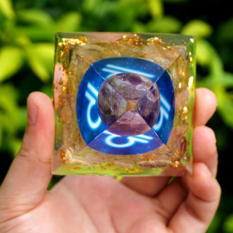 Pyramide du Zodiac en Orgonite symbole de la Balance - Décoration