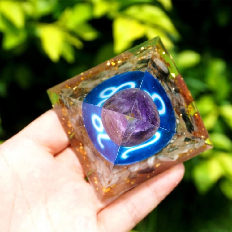 Pyramide du Zodiac en Orgonite de 10cm symbole du Lion - Décorations