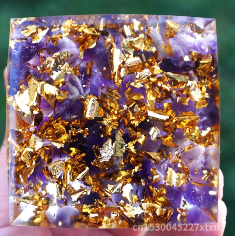Pyramide en Orgonite et Améthyste de 10cm - Décorations