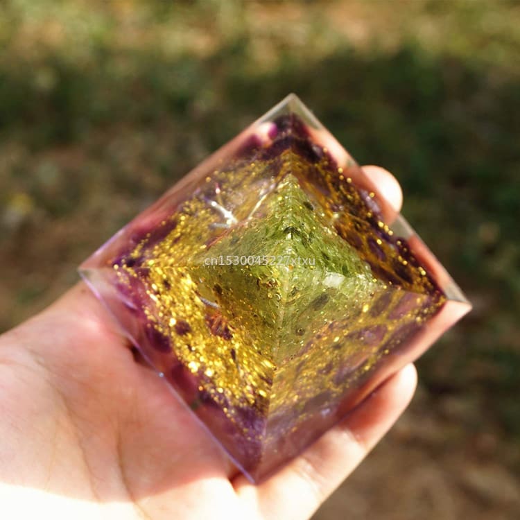 Pyramide en Orgonite et Améthyste e de 10cm - Décorations