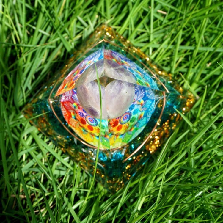 Pyramide en Orgonite et Célestine de 10cm - Décorations