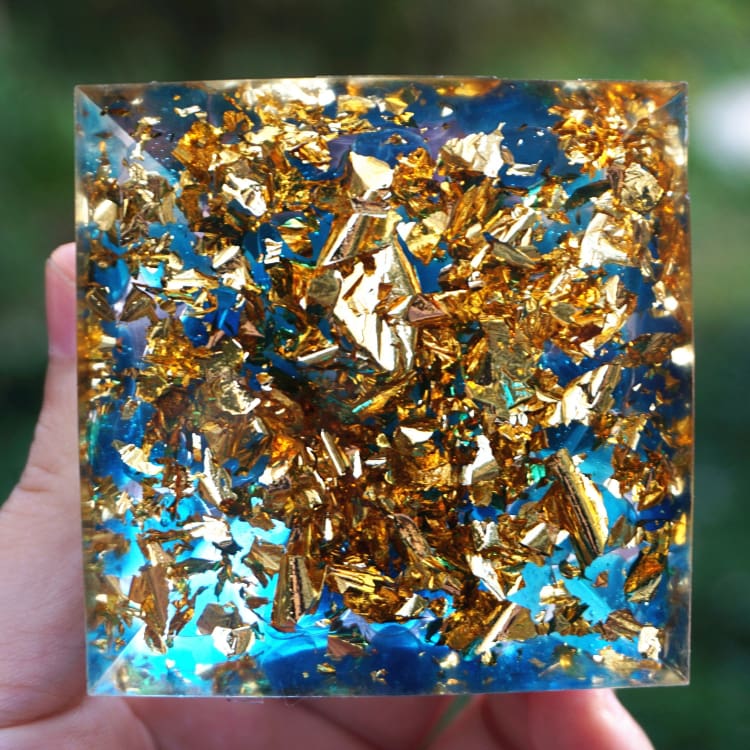 Pyramide en Orgonite et Célestine de 10cm - Décorations