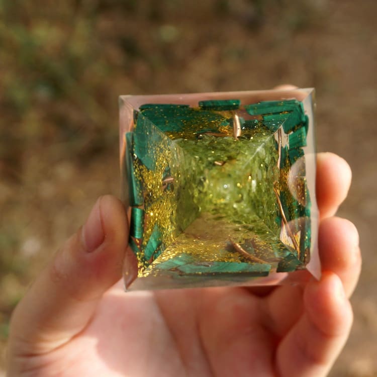 Pyramide en Orgonite et Aventurine et de 10cm - Décorations