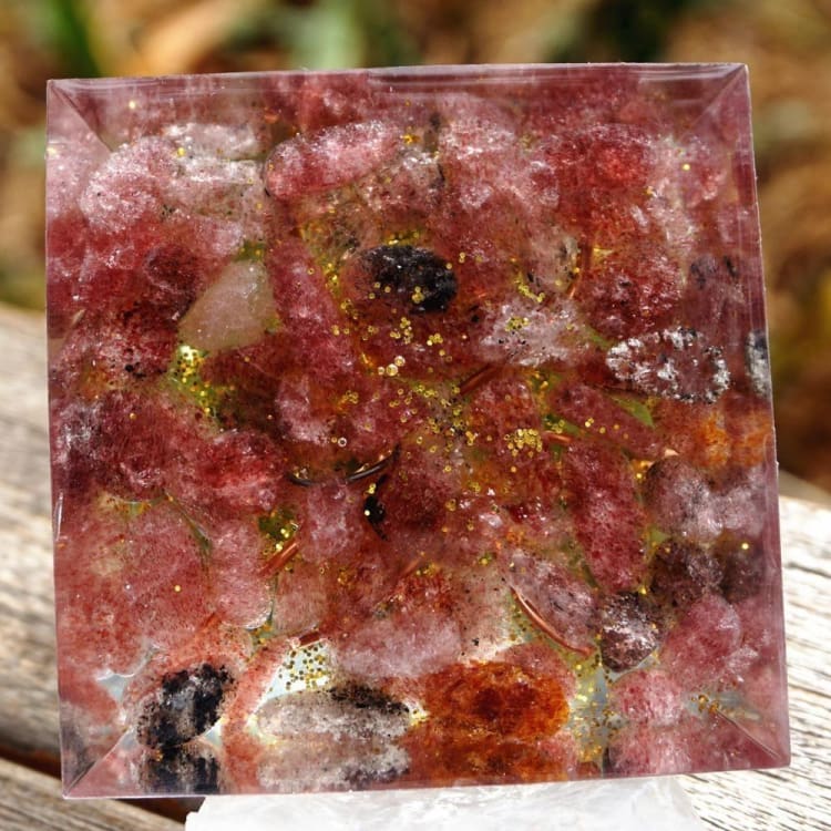 Pyramide en Orgonite et Quartz Rose de 10cm - Décorations