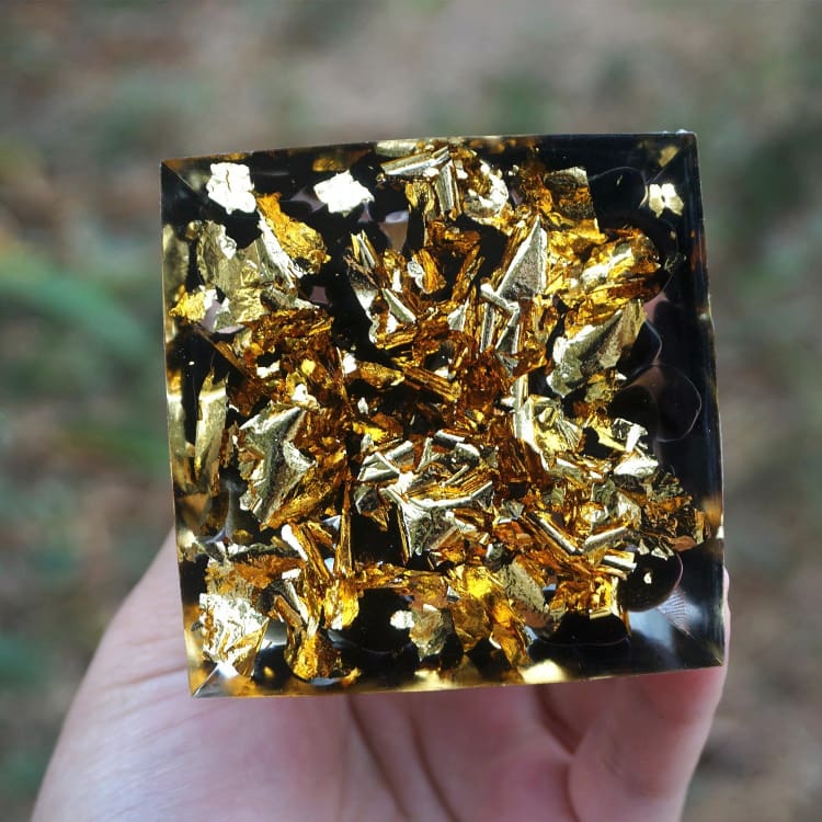 Pyramide en Orgonite Obsidienne et Péridotite de 10cm - Décorations